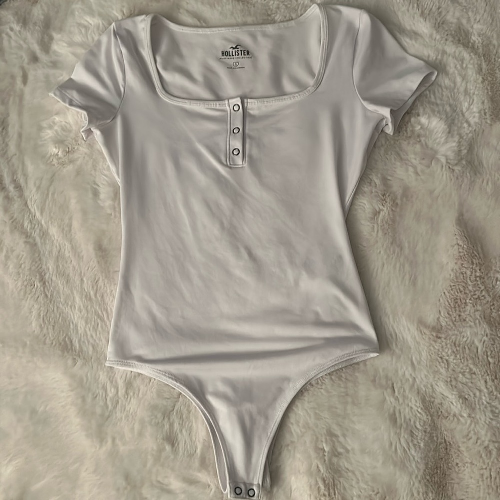 Worn once Hollister t-shirt bodysuit